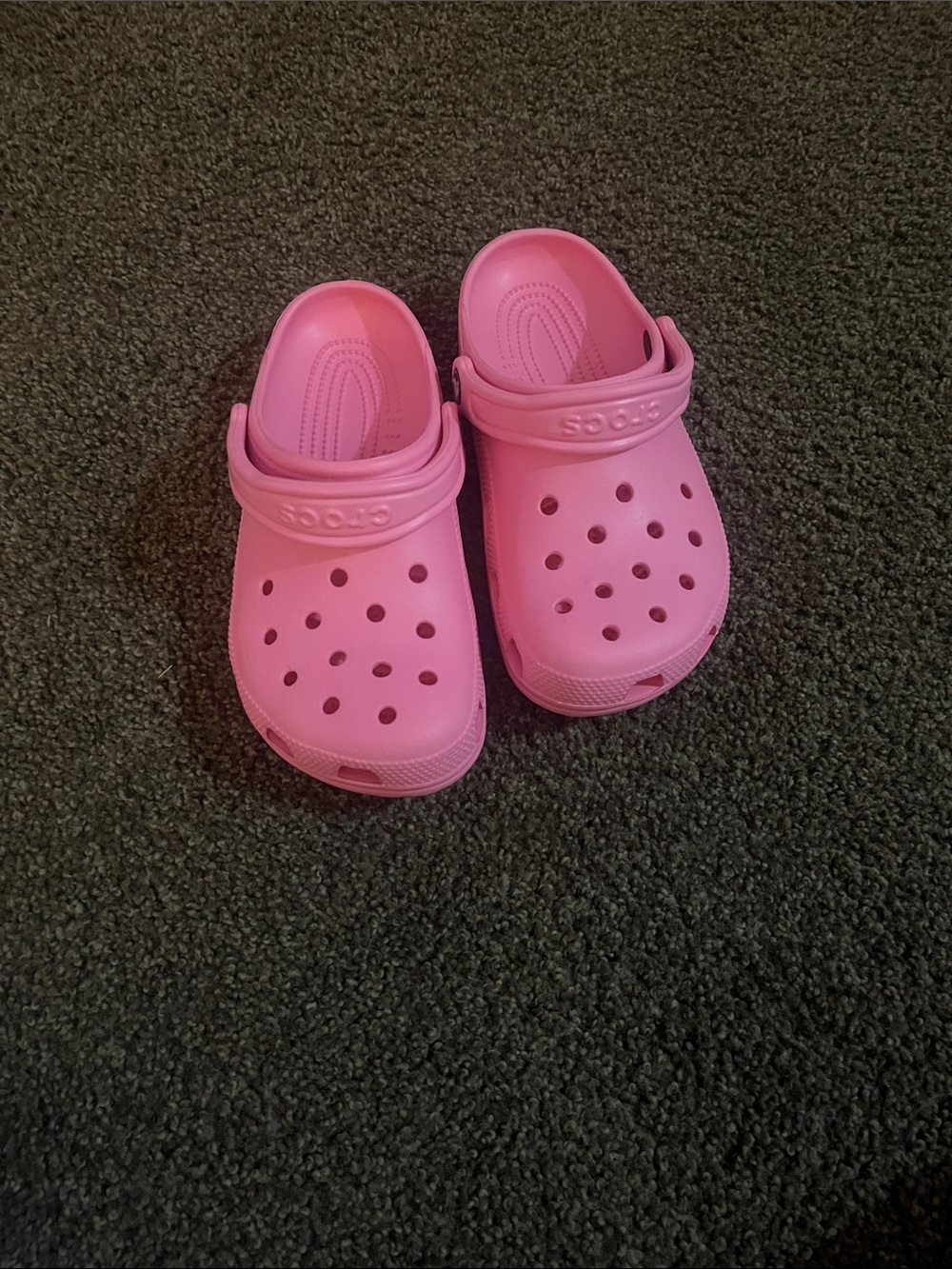 CROCS Classic Clog in Bright Pink